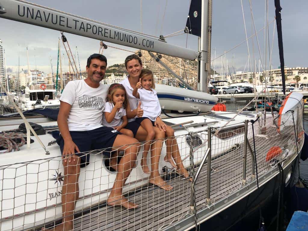 Velero Saramia en Alicante